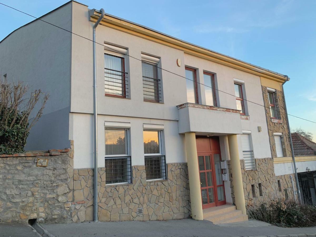 Apartamento St. Péter Apartman Pécs Exterior foto